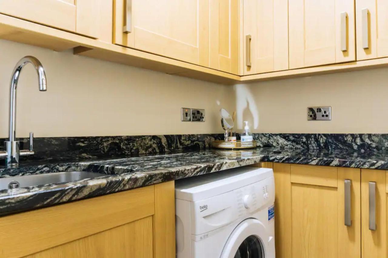 Homely 3 Bedroom In The Heart Of Central EDI Exterior foto
