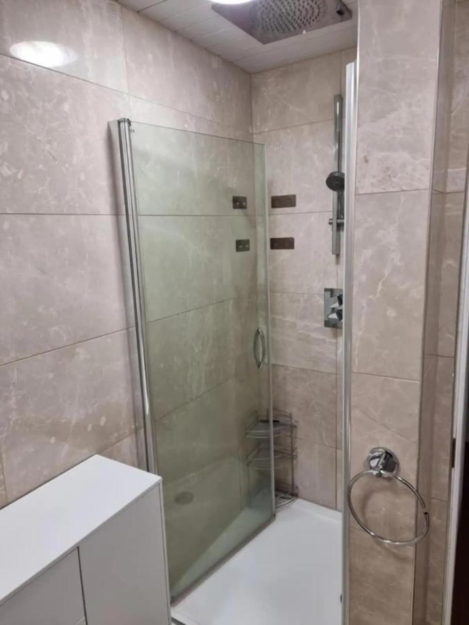 Homely 3 Bedroom In The Heart Of Central EDI Exterior foto
