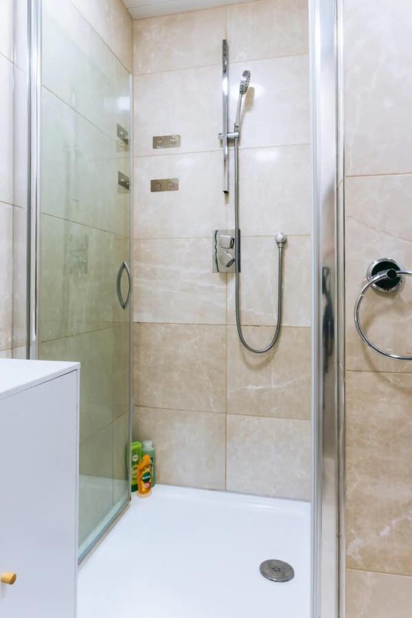 Homely 3 Bedroom In The Heart Of Central EDI Exterior foto